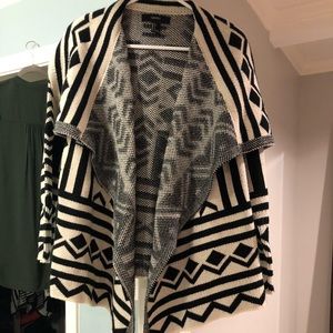 Forever 21 Sweaters - Forever 21 sweater. EUC Forever 21 Sweaters - Forever 21 sweater. EUC